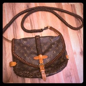 AUTHENTIC Louis Vuitton Saundra 30 revamped